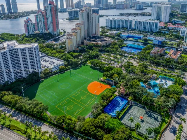 2-bedroom condo for sale in Aventura - 3131 NE 188th St 2-506 - MondialRealty