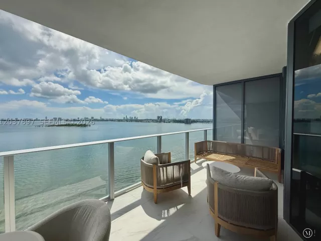 3-bedroom condo for rent in Miami - 700 NE 24th St 1002 - MondialRealty