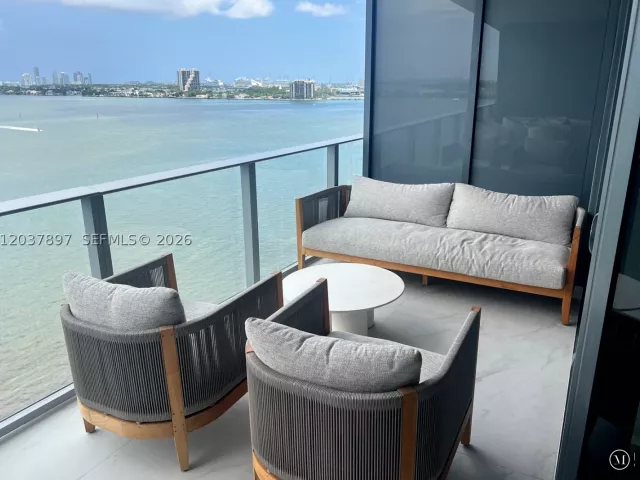 3-bedroom condo for rent in Miami - 700 NE 24th St 1002 - MondialRealty