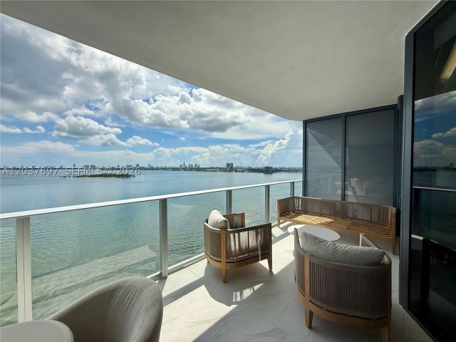 3-bedroom condo for rent in Miami - 700 NE 24th St 1002 - MondialRealty