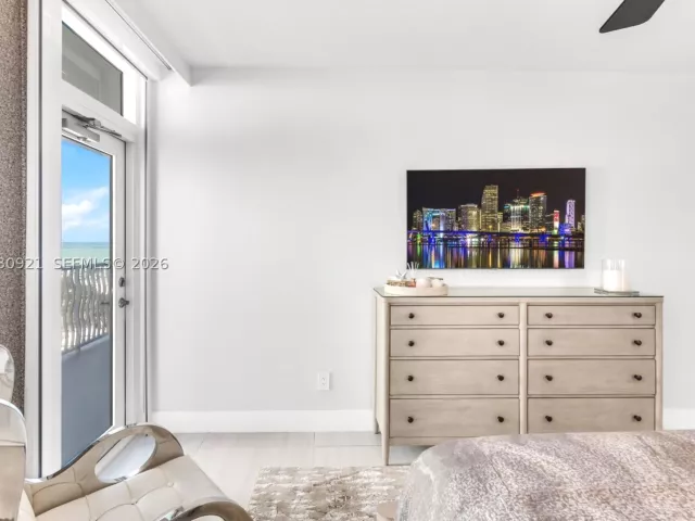 2-bedroom condo for rent in Miami Beach - 1500 OCEAN DR 707 - MondialRealty