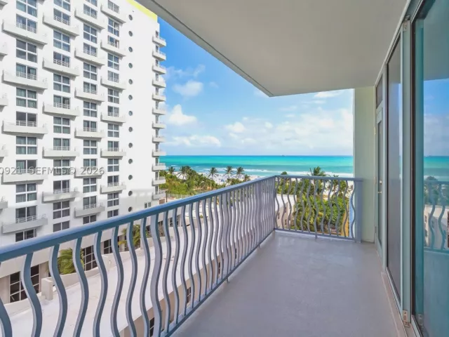 2-bedroom condo for rent in Miami Beach - 1500 OCEAN DR 707 - MondialRealty