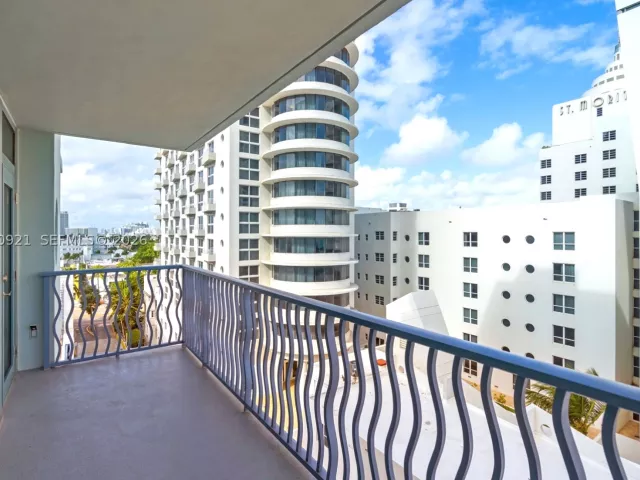 2-bedroom condo for rent in Miami Beach - 1500 OCEAN DR 707 - MondialRealty
