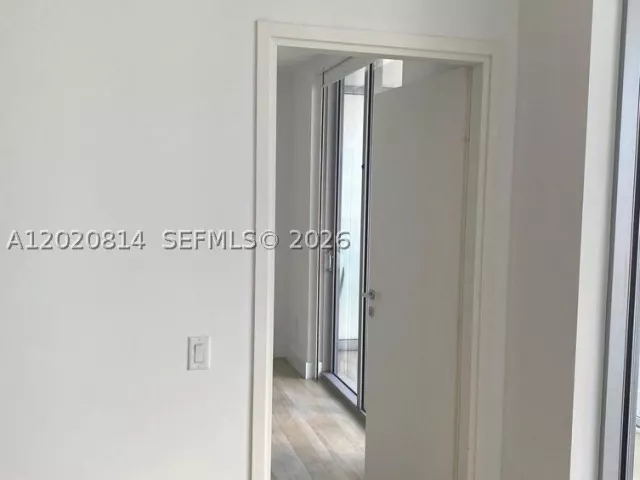 1-bedroom condo for rent in Miami - 1300 Brickell Bay Dr 1805 - MondialRealty