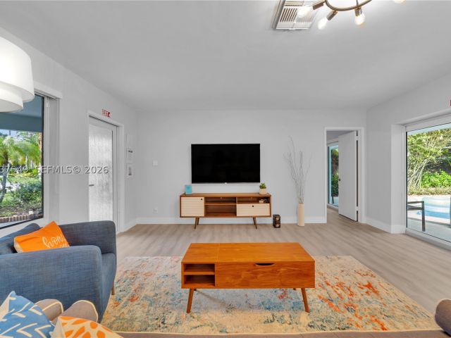 3-bedroom home for rent in Fort Lauderdale - 204 SW 19th Ave 0 - MondialRealty
