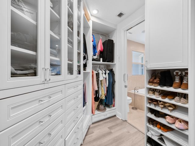 3-bedroom home for sale in Fort Lauderdale - 208 SE 10th Terrace - MondialRealty