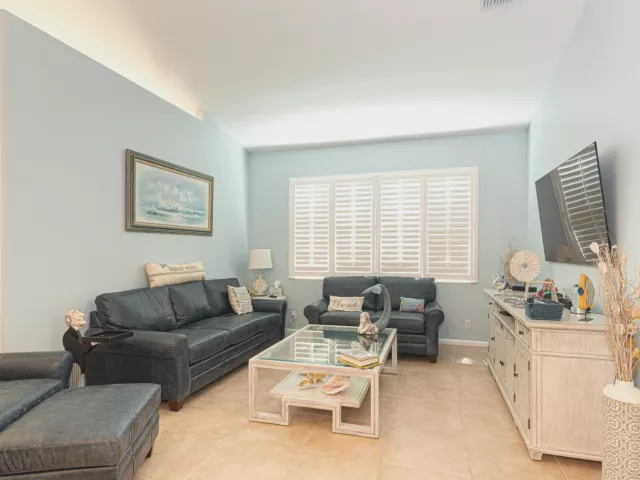 3-bedroom home for sale in West Palm Beach - 9663 Great Egret Court - MondialRealty