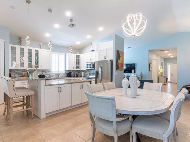3-bedroom home for sale in West Palm Beach - 9663 Great Egret Court - MondialRealty