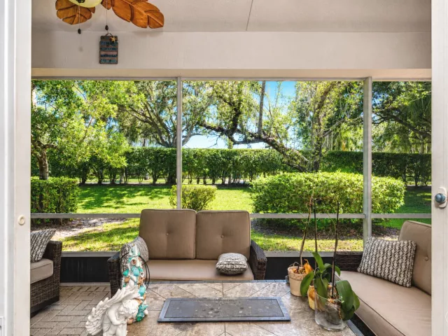 3-bedroom home for sale in West Palm Beach - 9663 Great Egret Court - MondialRealty