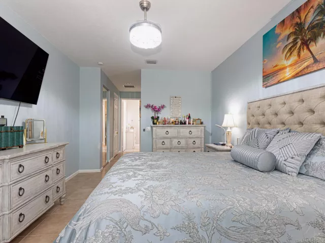 3-bedroom home for sale in West Palm Beach - 9663 Great Egret Court - MondialRealty