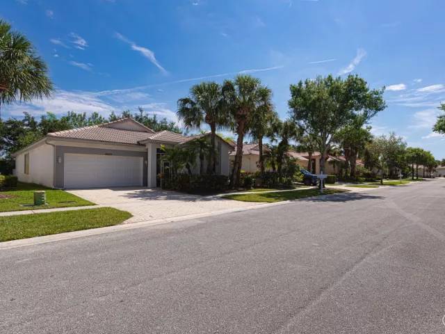3-bedroom home for sale in West Palm Beach - 9663 Great Egret Court - MondialRealty