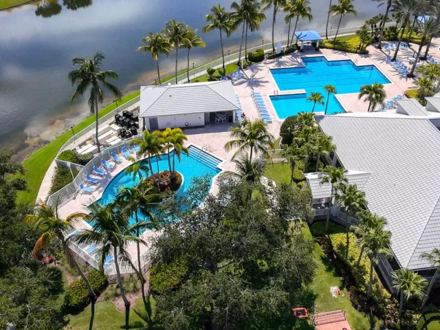3-bedroom home for sale in West Palm Beach - 9663 Great Egret Court - MondialRealty
