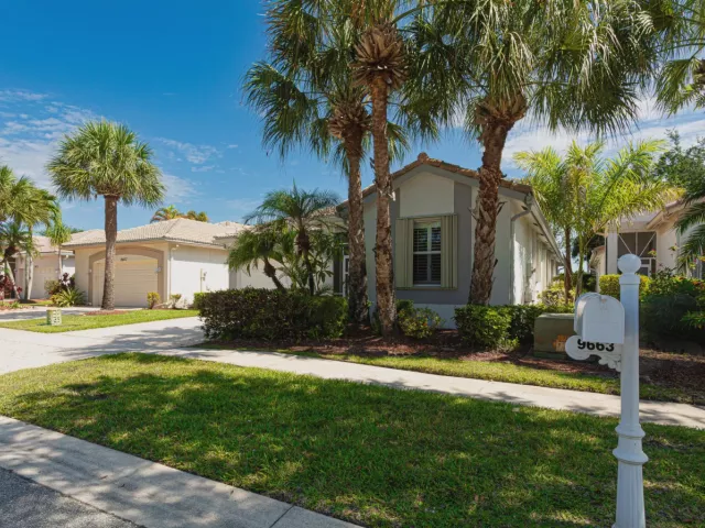 3-bedroom home for sale in West Palm Beach - 9663 Great Egret Court - MondialRealty