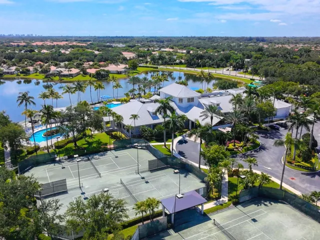 3-bedroom home for sale in West Palm Beach - 9663 Great Egret Court - MondialRealty