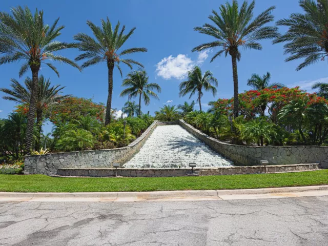3-bedroom home for sale in West Palm Beach - 9663 Great Egret Court - MondialRealty