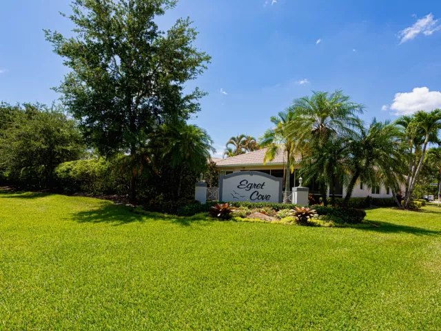 3-bedroom home for sale in West Palm Beach - 9663 Great Egret Court - MondialRealty