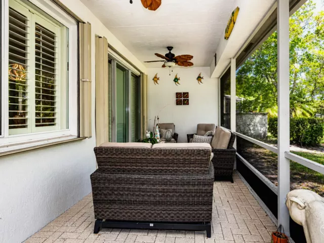 3-bedroom home for sale in West Palm Beach - 9663 Great Egret Court - MondialRealty