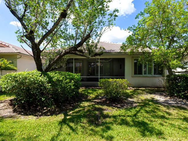 3-bedroom home for sale in West Palm Beach - 9663 Great Egret Court - MondialRealty