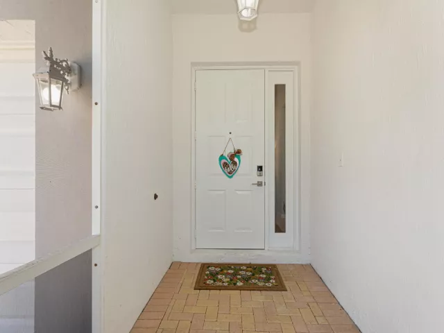3-bedroom home for sale in West Palm Beach - 9663 Great Egret Court - MondialRealty
