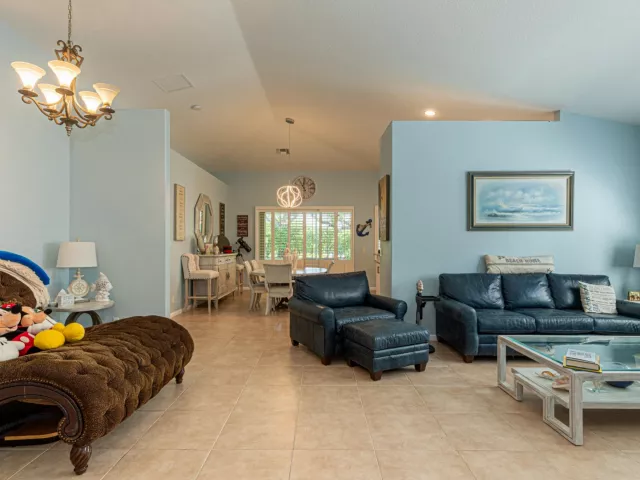 3-bedroom home for sale in West Palm Beach - 9663 Great Egret Court - MondialRealty