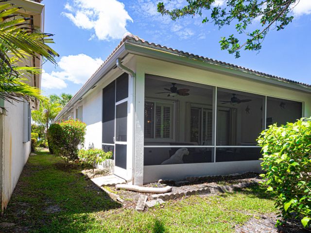 3-bedroom home for sale in West Palm Beach - 9663 Great Egret Court - MondialRealty