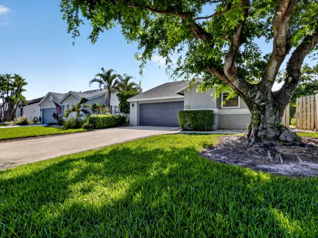 3-bedroom home for sale in Delray Beach - 1055 NW 18th Avenue - MondialRealty