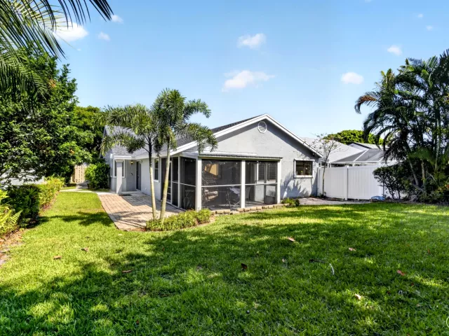 3-bedroom home for sale in Delray Beach - 1055 NW 18th Avenue - MondialRealty