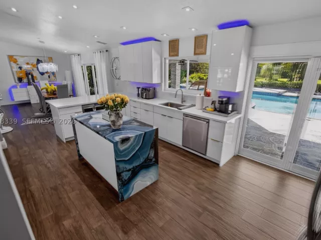 4-bedroom home for sale in Miami - 15050 SW 167th St - MondialRealty