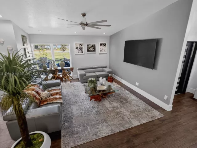 4-bedroom home for sale in Miami - 15050 SW 167th St - MondialRealty