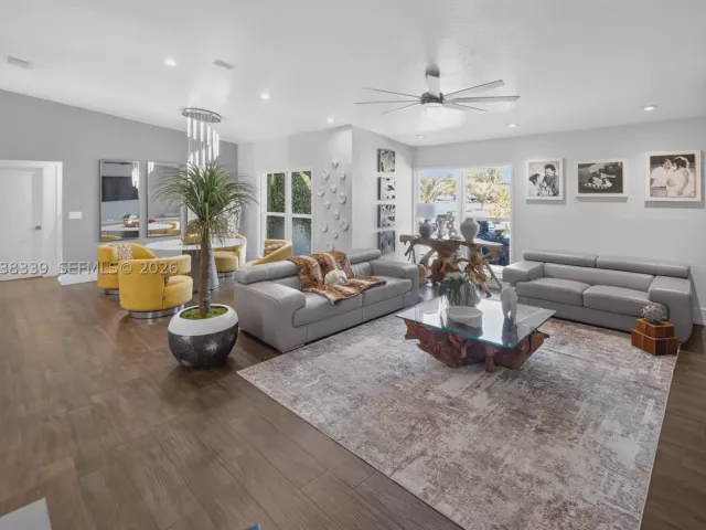 4-bedroom home for sale in Miami - 15050 SW 167th St - MondialRealty