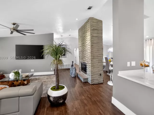 4-bedroom home for sale in Miami - 15050 SW 167th St - MondialRealty