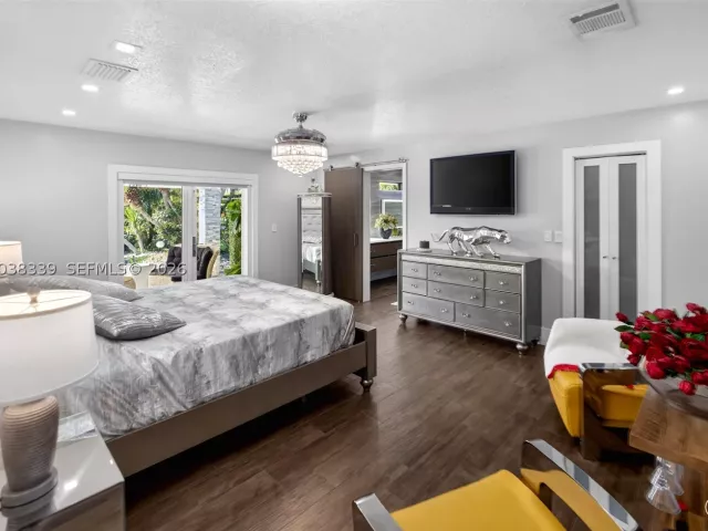 4-bedroom home for sale in Miami - 15050 SW 167th St - MondialRealty