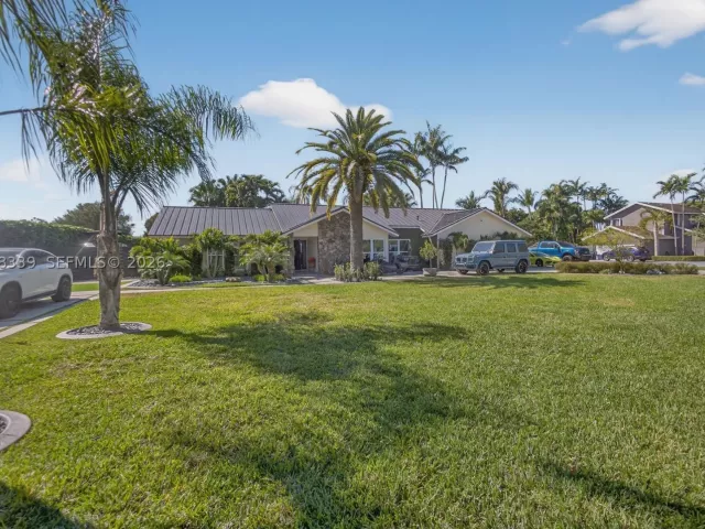 4-bedroom home for sale in Miami - 15050 SW 167th St - MondialRealty