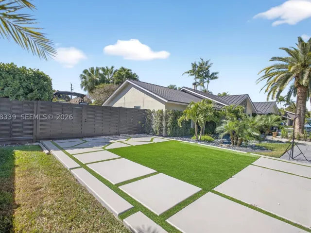 4-bedroom home for sale in Miami - 15050 SW 167th St - MondialRealty
