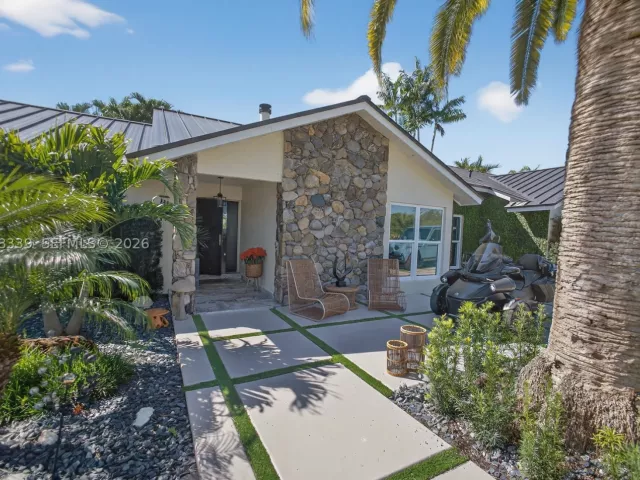 4-bedroom home for sale in Miami - 15050 SW 167th St - MondialRealty