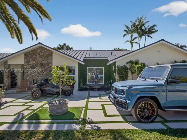 4-bedroom home for sale in Miami - 15050 SW 167th St - MondialRealty