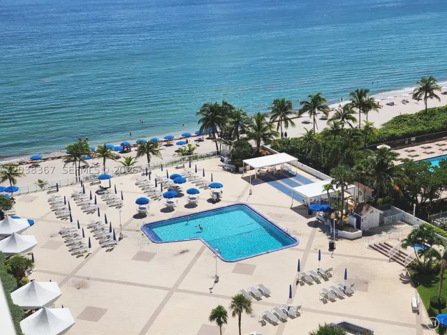 2-bedroom condo for rent in Hallandale Beach - 2030 S Ocean Dr 1718 - MondialRealty