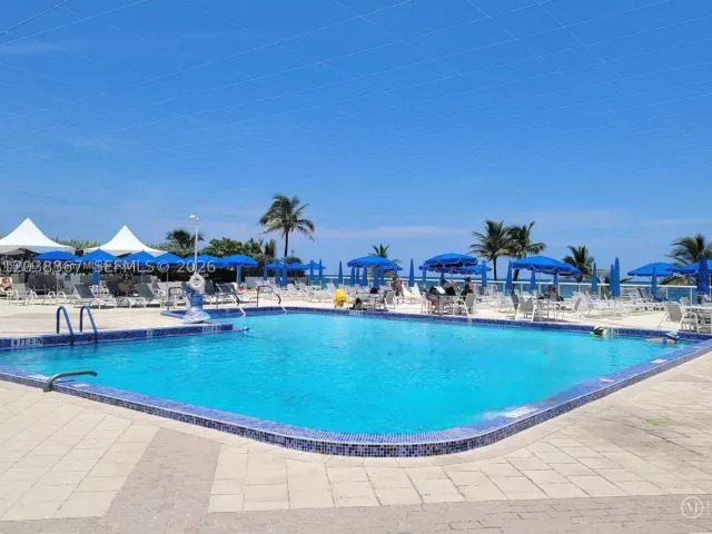 2-bedroom condo for rent in Hallandale Beach - 2030 S Ocean Dr 1718 - MondialRealty