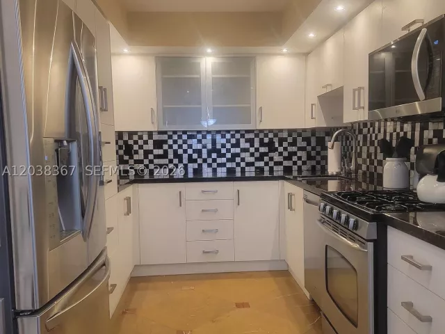 2-bedroom condo for rent in Hallandale Beach - 2030 S Ocean Dr 1718 - MondialRealty