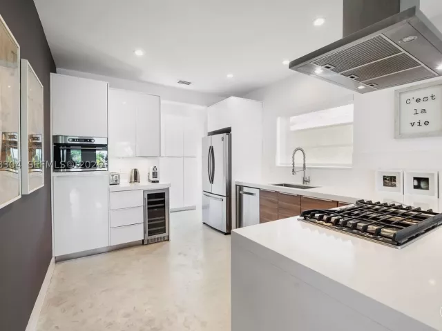4-bedroom home for rent in Miami Beach - 365 N Shore Dr - MondialRealty
