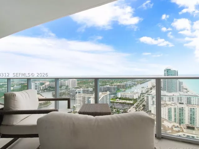 2-bedroom condo for sale in Hollywood - 4111 S Ocean Dr 3204 - MondialRealty