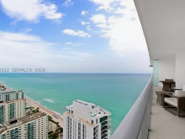 2-bedroom condo for sale in Hollywood - 4111 S Ocean Dr 3204 - MondialRealty