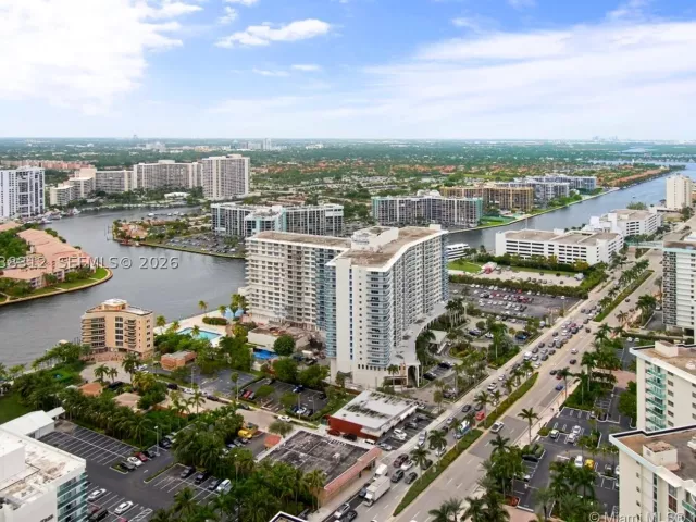 2-bedroom condo for sale in Hollywood - 4111 S Ocean Dr 3204 - MondialRealty