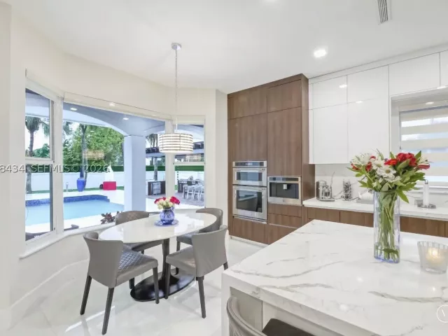4-bedroom home for sale in Miami - 11390 SW 30th St - MondialRealty