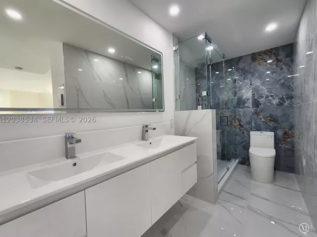 2-bedroom condo for sale in Hollywood - 3505 S Ocean Dr 716 - MondialRealty