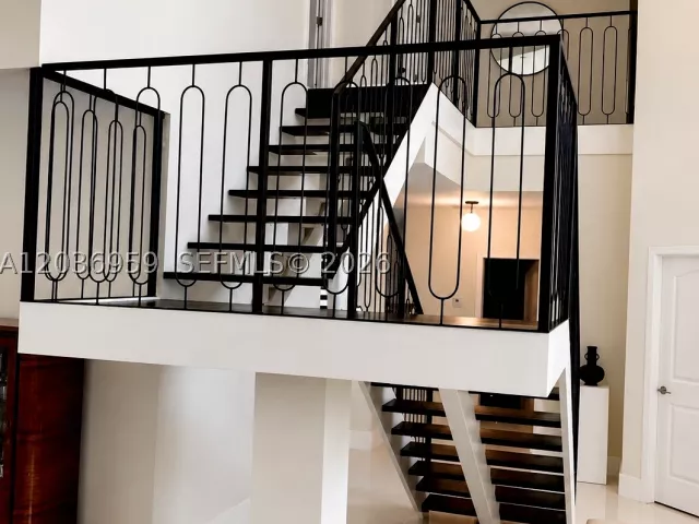 6-bedroom home for sale in Miami - 4221 SW 154th Pl - MondialRealty
