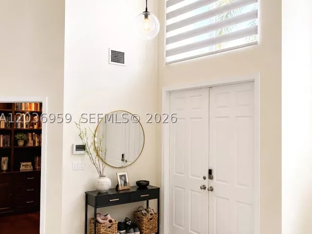 6-bedroom home for sale in Miami - 4221 SW 154th Pl - MondialRealty