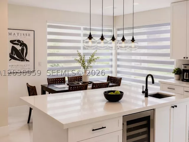 6-bedroom home for sale in Miami - 4221 SW 154th Pl - MondialRealty