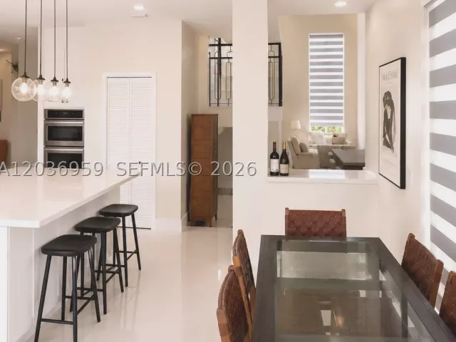 6-bedroom home for sale in Miami - 4221 SW 154th Pl - MondialRealty