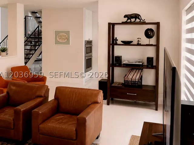 6-bedroom home for sale in Miami - 4221 SW 154th Pl - MondialRealty